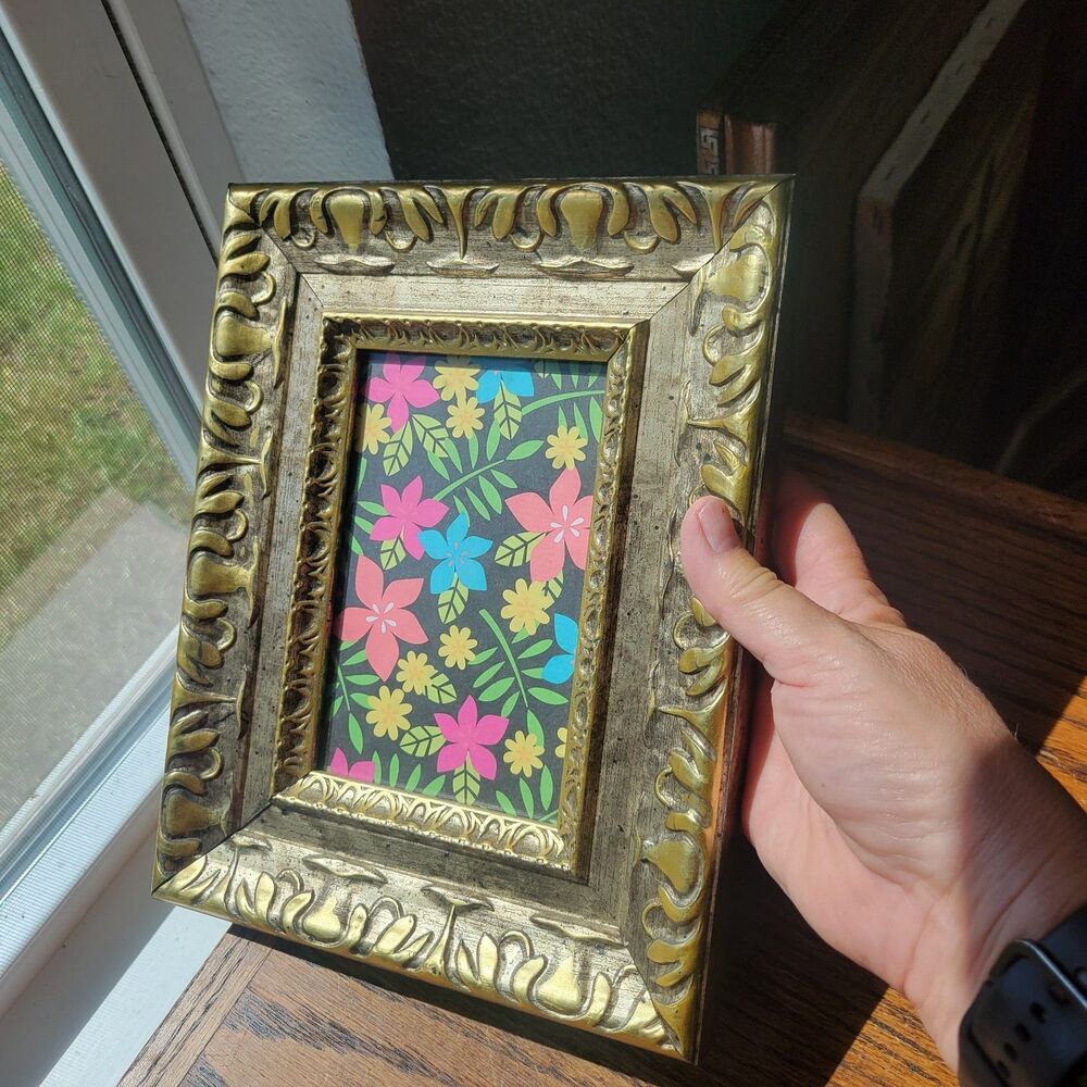 Ornate Vintage Gold Baroque 4x6 Heavy Photo Frame with Intricate Design & Velvet